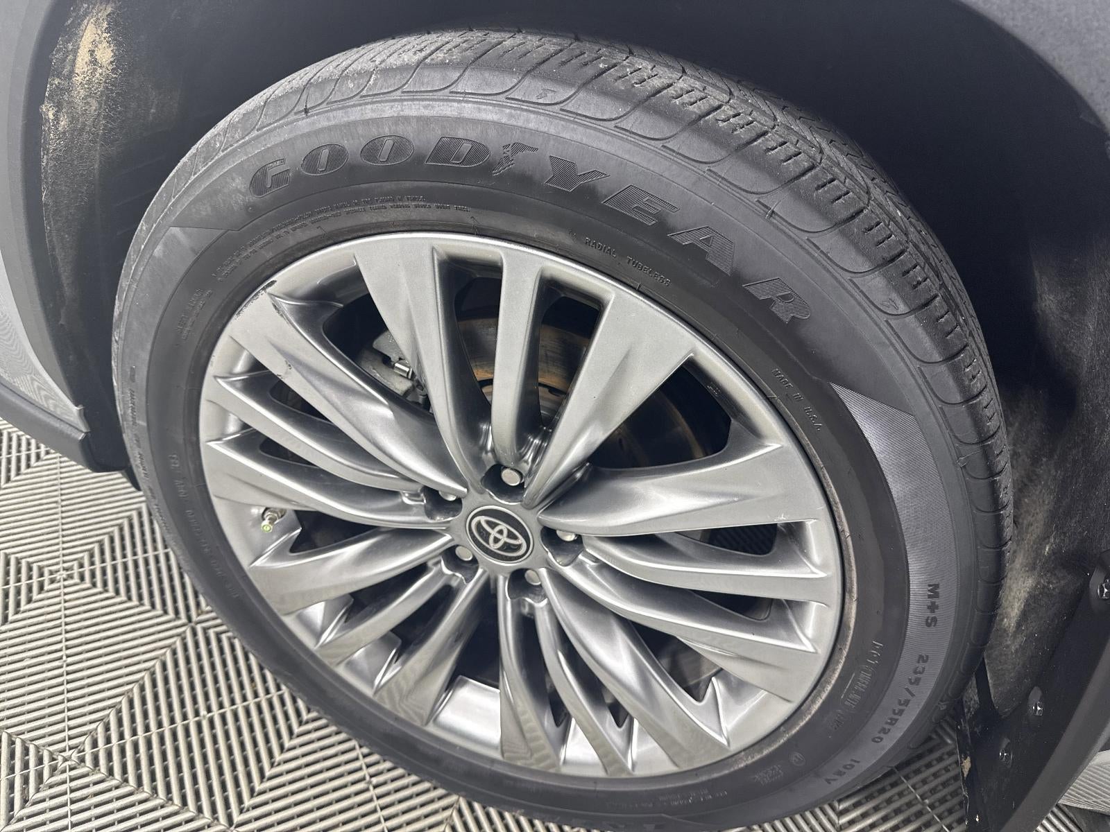 2024 Toyota Highlander Platinum