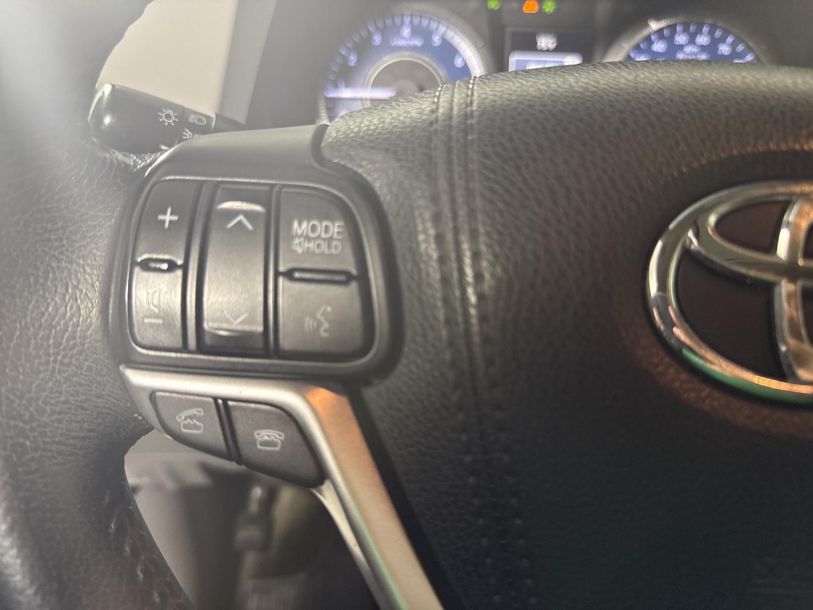 2015 Toyota Sienna XLE 8 Passenger