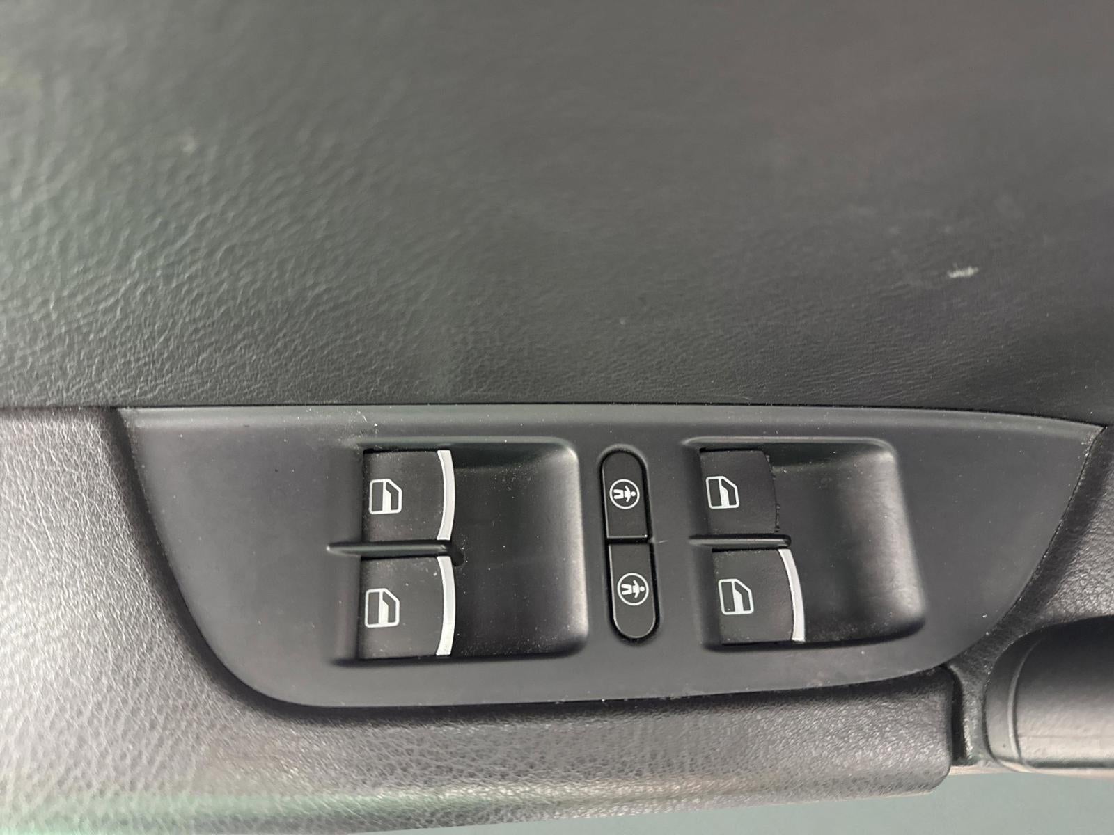 2013 Volkswagen Touareg Sport