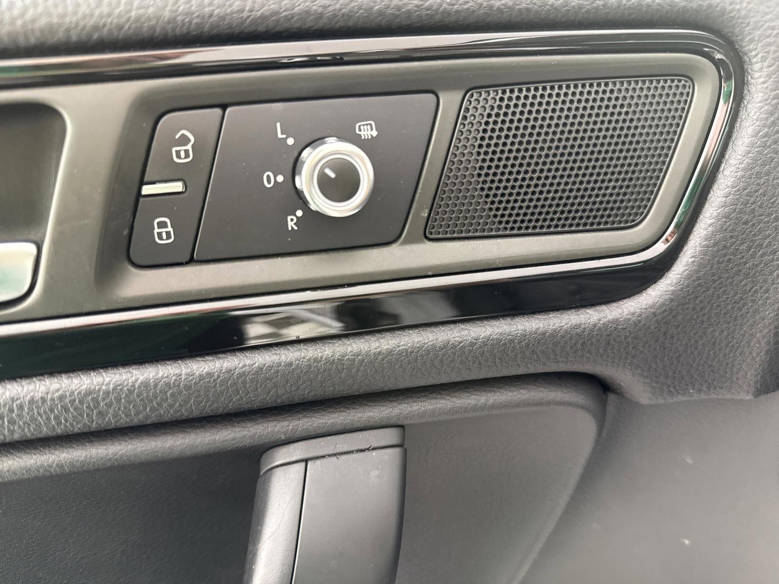 2013 Volkswagen Touareg Sport