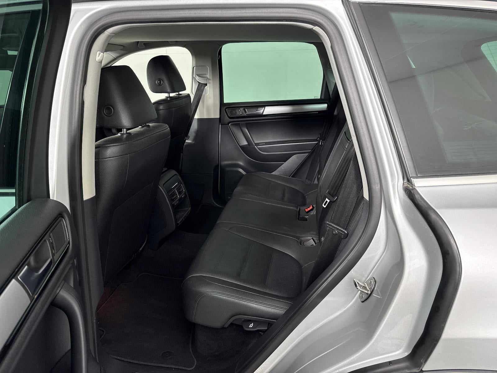 2013 Volkswagen Touareg Sport